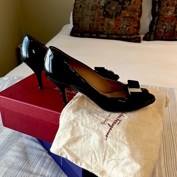 Salvatore Ferragamo open toe Vara Pump - Picture 2 of 4